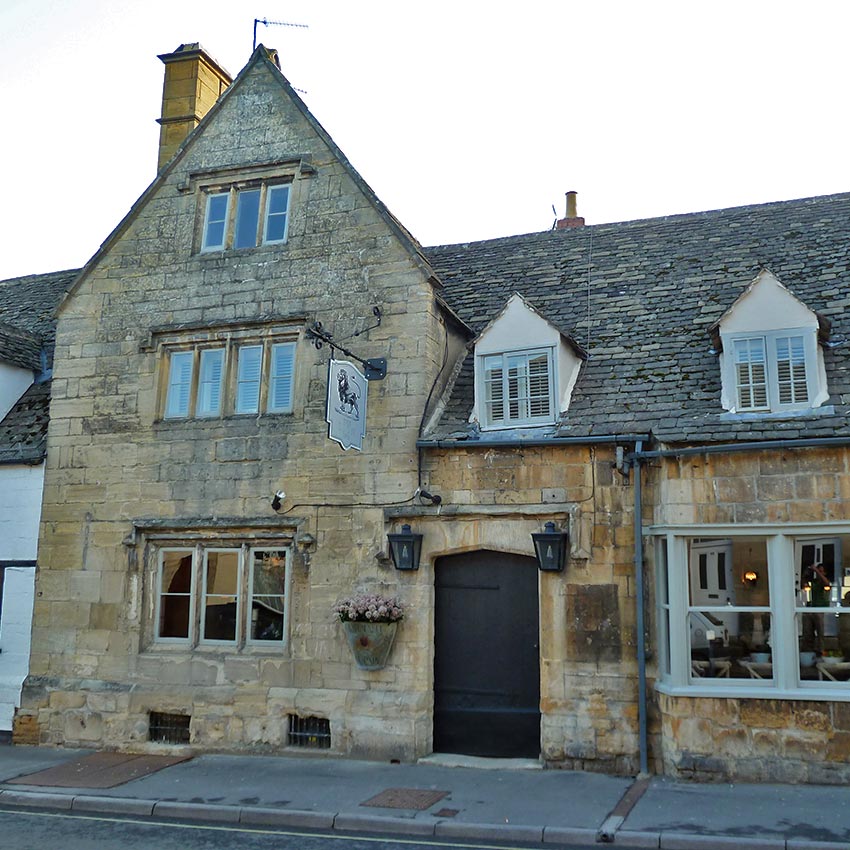 Traditional English pubs in the Cotswolds, break on walking holidays with Walkers' Britain