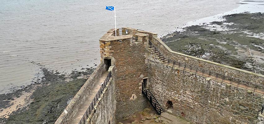 Blackness Castle, John Muir Way - Walkers' Britain