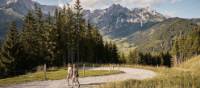 Enjoy stunning mountain views while hiking in Austria | Arne Bernsmann