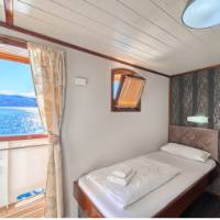 Magellan Twin cabin