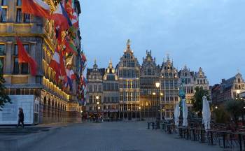 The city of Antwerp in the evening&#160;-&#160;<i>Photo:&#160;Richard Tulloch</i>