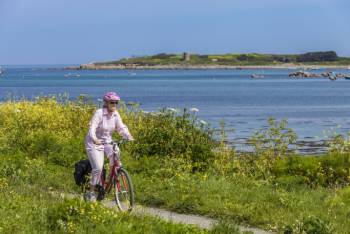 Cycling on Guernsey's west coast&#160;-&#160;<i>Photo:&#160;Chris George</i>