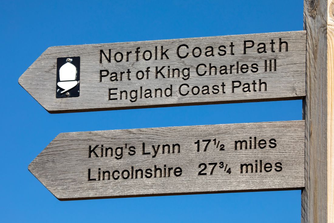 Norfolk Coast Path signpost pointing toward King's Lynn and Lincolnshire | Shutterstock