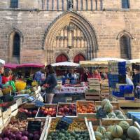 Cahors Market place next to the cathedral | Jaclyn Lofts