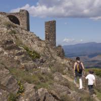 Walkers appraoching a Cathar Castle