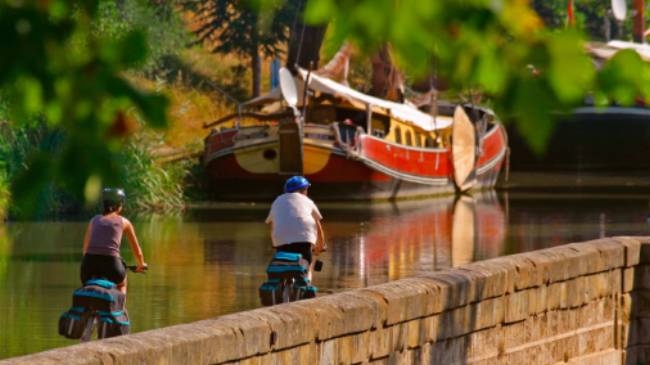 Cycling along the Canal du Midi | C.G. Deschamps