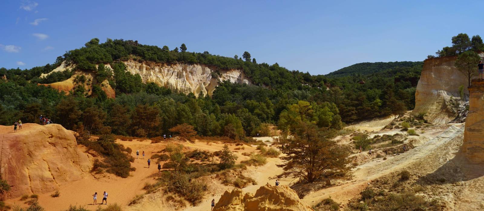 The sunburnt sand distinguishes some areas of Luberon | Auriane Cle´ment