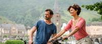 Couple cycling along the Moselle River | Günter Standl