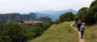 Approaching Varlaam monastery in Meteora | Hetty Schuppert