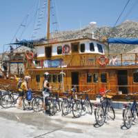 Explore the Cyclades Islands on our Greek Island Bike & Sail trip