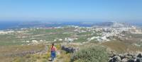 Hiking the trails on Santorini in the Greek Islands | Hetty Schuppert