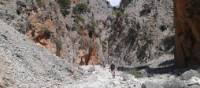 Hiking through Samaria Gorge on the island of Crete | Hetty Schuppert