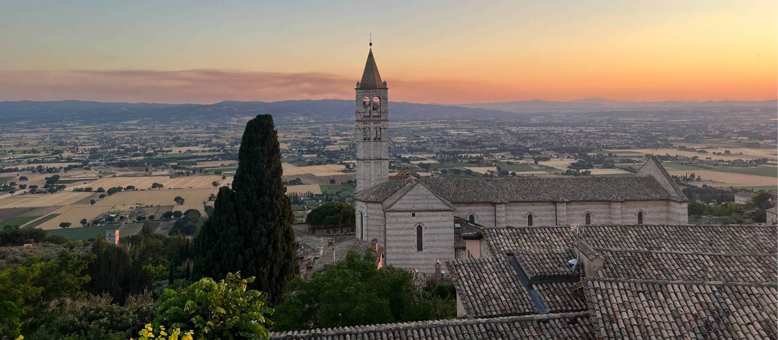 Sunset view over Assisi | Jaclyn Lofts