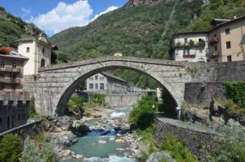 Spectacular Roman bridge in Pont-Saint-Martin in the Aosta Valley&#160;-&#160;<i>Photo:&#160;Carole Raddato</i>