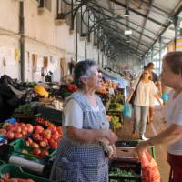 Market Day in Lisbon | Jaclyn Lofts