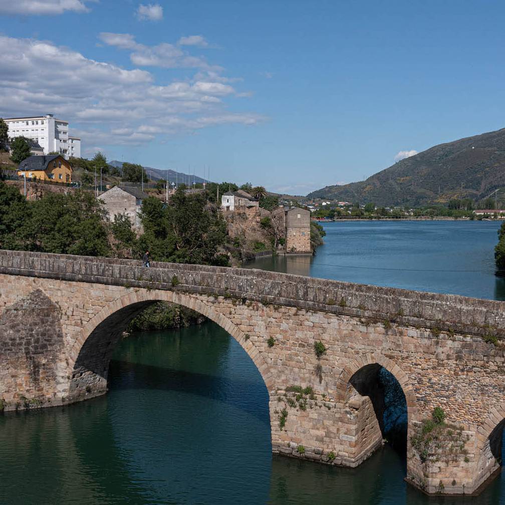 Lovely old bridge in A Rúa on the Camino de Invierno (Winter Way). | Adolfo Enríquez