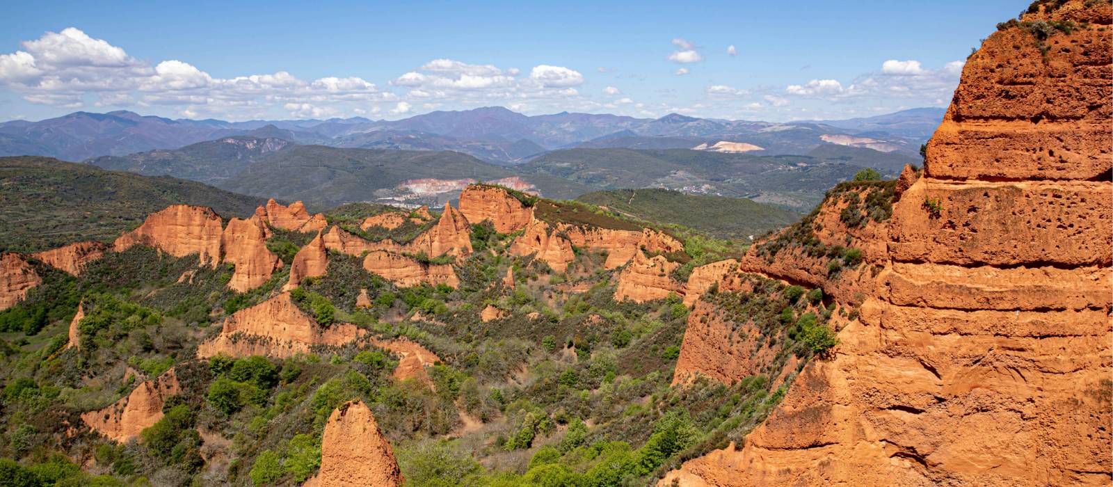 The Las Médulas as seen on the Camino de Invierno (Winter Way). | Adolfo Enríquez