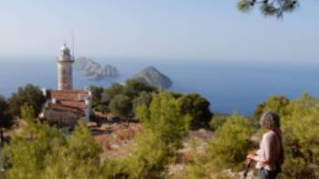 Hiker enjoying the view of Cape Gelidonia lighthouse and the 'Five Islands' | Lilly Donkers