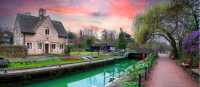 Lock Keepers' Cottage on the Thames Path | Shutterstock