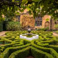 The Knot Garden at Sudeley Castle | Shutterstock