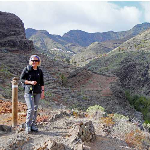 A walker on the trail below Imada, La Gomera