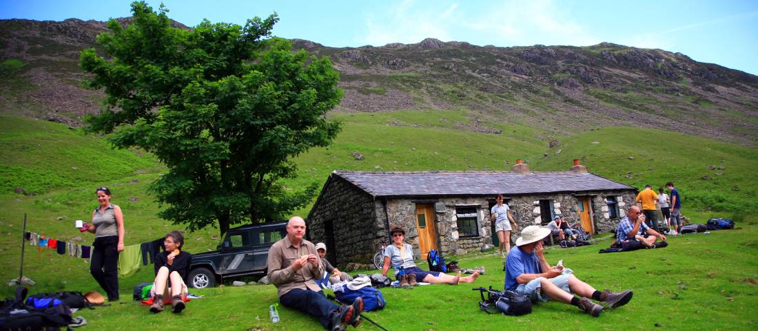 Having a picnic lunch along the Coast to Coast |  <i>John Millen</i>