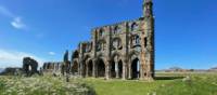 Abbey Lane and the ruins of the stunning Whitby Abbey | iSaw