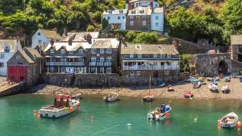 Charming fishing village on the South West Coast Path | Monicami