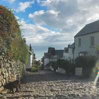 A quiet early morning in Clovelly at the start of your walk | Els van Veelen
