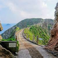 ‘La Coupee’, the dramatic walkway to Little Sark | Nathalie Thompson