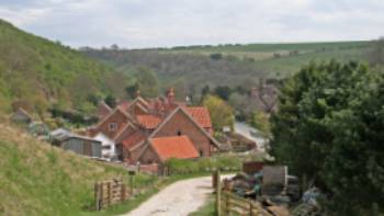 Heading into Thixendale on the Yorkshire Wolds Way | Alan Walker