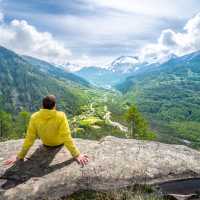A hiker taking in the sweeping alpine views of Écrins National Par | Guillaume Galvani