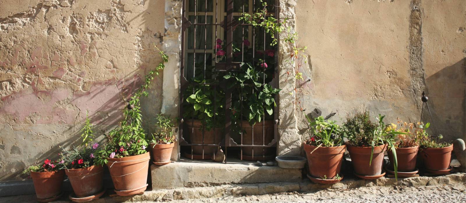 Ochre-coloured house in Provence