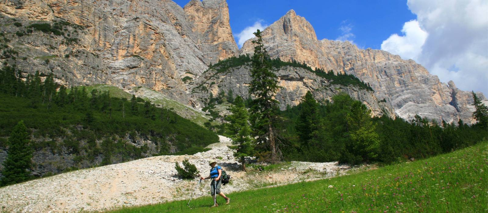 Descending to the Utia Scotoni Hut
