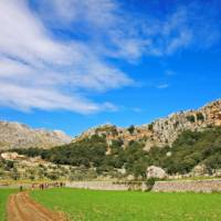 Hikers on the Puig Roig trail, Mallorca