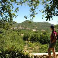 Walking on the Aracena trek | Lucy y Angel