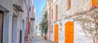 Walking the charming old streets of Cadaques | Jaime Elfrances